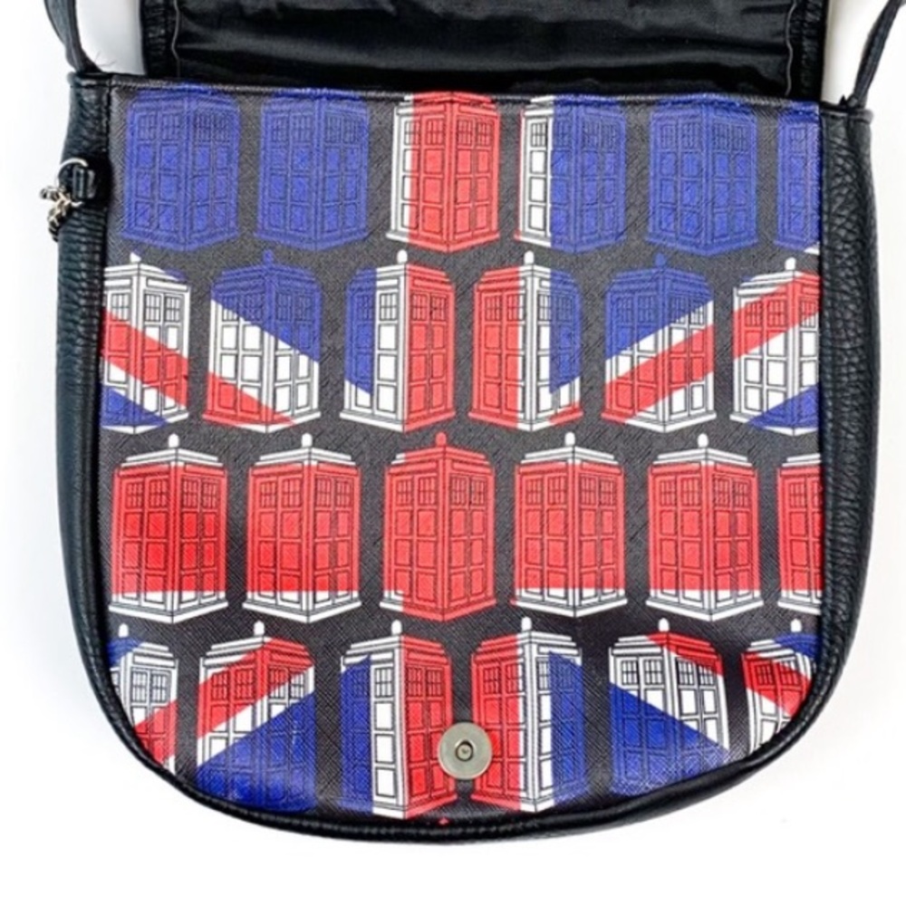 SOLD♏️Doctor Who Union Jack Tardis Print Crossbody w/ Detachable Charms 8”x8” - Picture 6 of 11